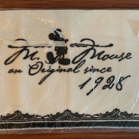 Limited Rare Disney Mickey Mouse White Bath Mat - Picture 2 of 5